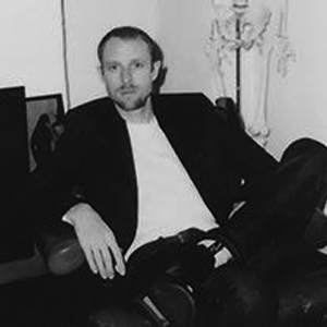 director-Christopher-Hill-applebox